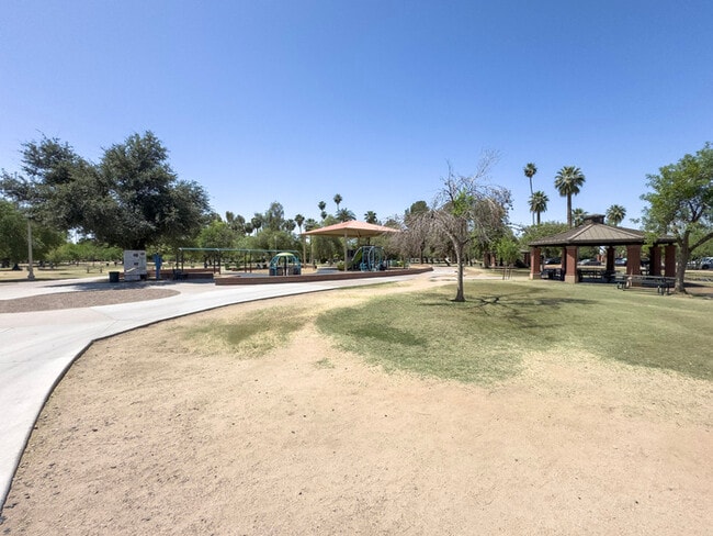 Building Photo - 3Bed/2Bath House at 19th Ave/Camelback! Move-In Ready on 06/11/2026! -- NO HOA! CORNER LOT!
