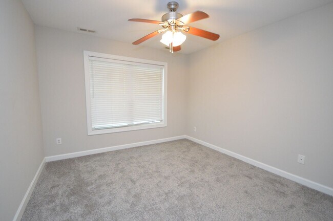 Building Photo - 3319 Philmont Dr