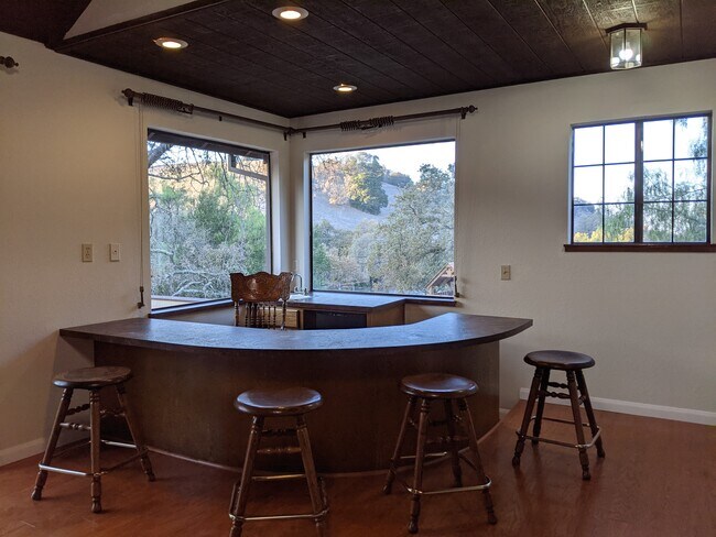Building Photo - 28050 Horseshoe Ct