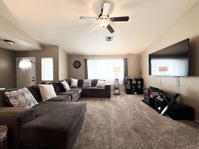 Building Photo - “Spacious 4-Bedroom, 2-Bath Home with Solar Panels in Yuma”