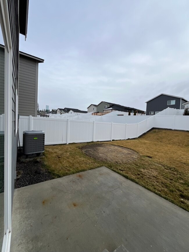 Building Photo - 4501 W Bedford Ave