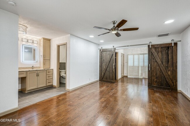 Building Photo - 4945 Vista Grande Cir