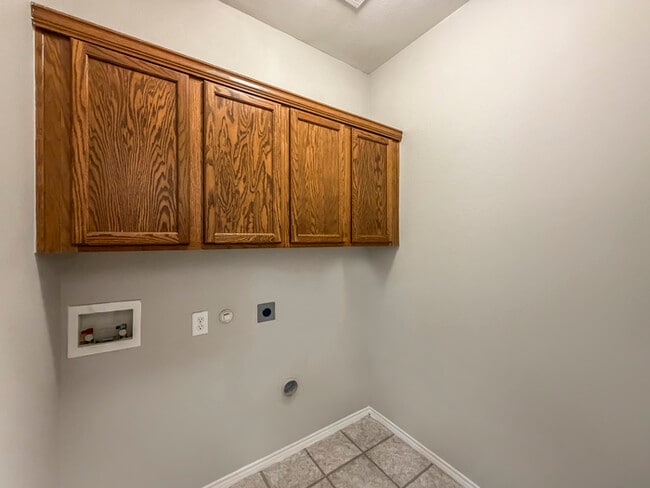 Building Photo - 1072 Aviary Dr