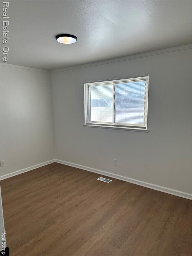 Building Photo - 1982 S Ortonville Rd