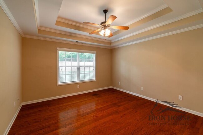 Building Photo - 285 Finch Way