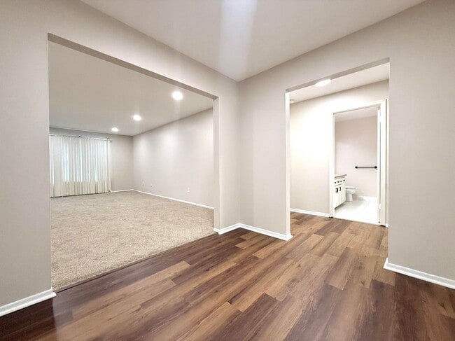 Building Photo - 27654 Echo Valley E