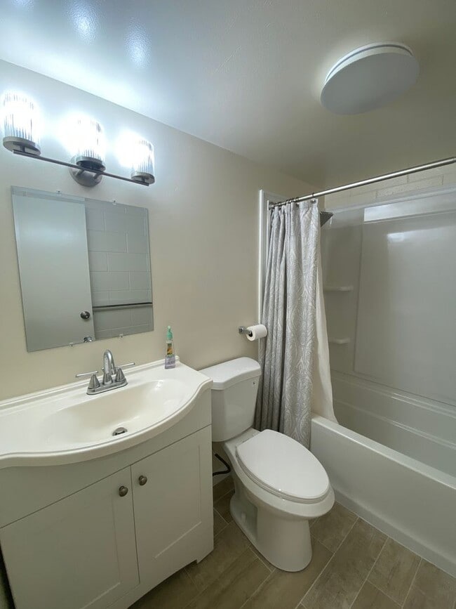 Building Photo - 025RIV