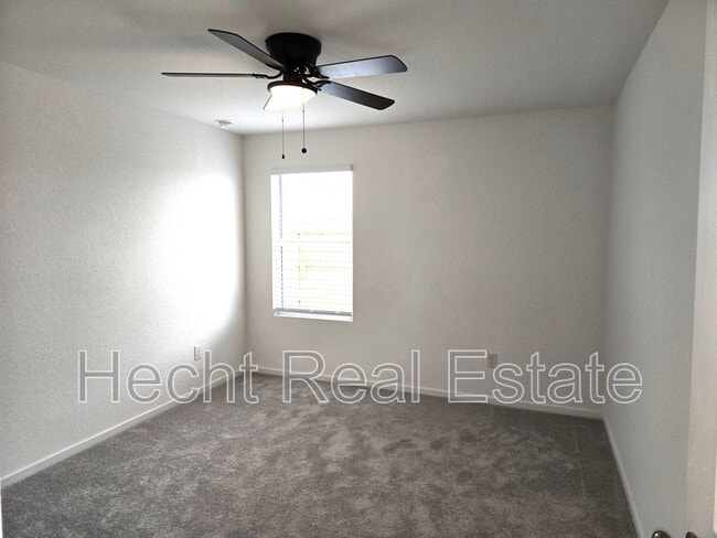 Building Photo - 968 Creek