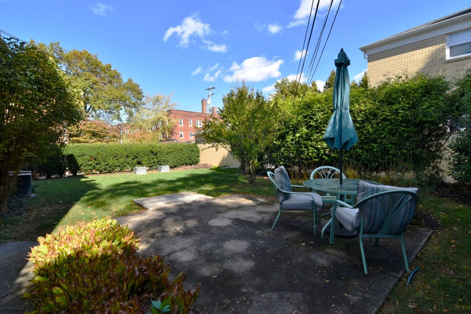 Building Photo - 2025 Riverside Dr