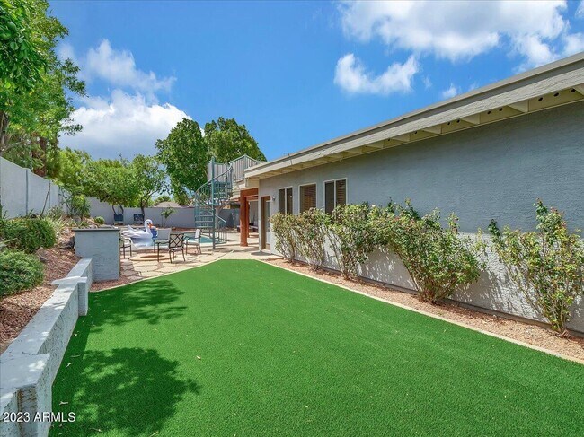 Building Photo - 3351 E Las Rocas Dr