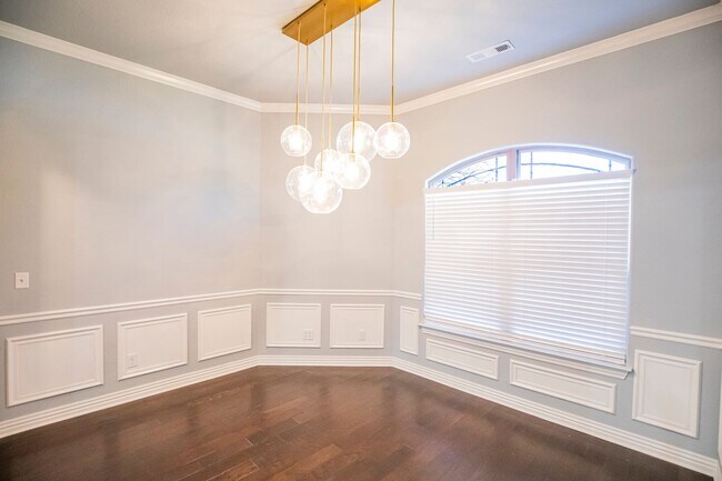 Building Photo - ***3103 SW Silverbark Road***