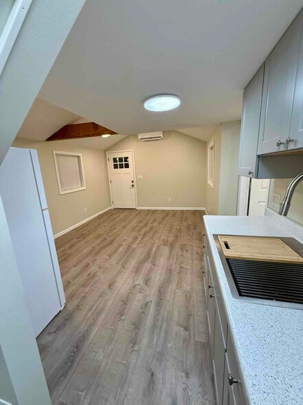 Building Photo - 1155 W Hendrickson Rd