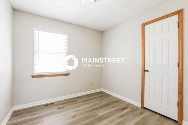 Building Photo - 3 Bedroom Pet-Friendly Home in LEES SUMMIT, MO with Main Street Renewal