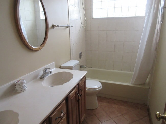 Building Photo - 7944 Sherwood Cir N