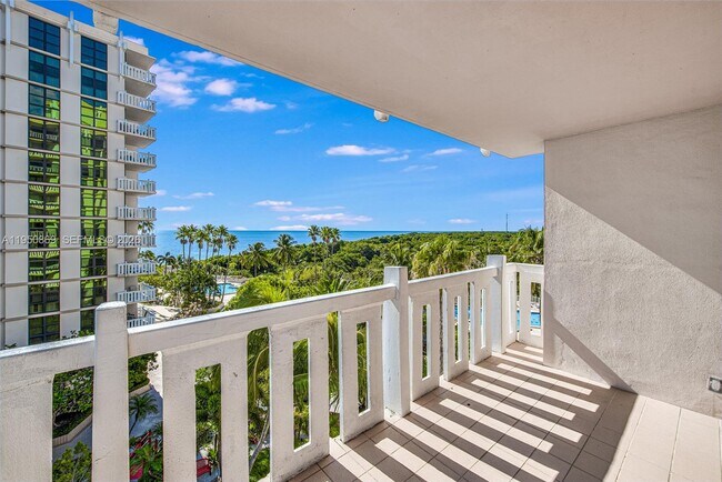 Building Photo - 1121 Crandon Blvd