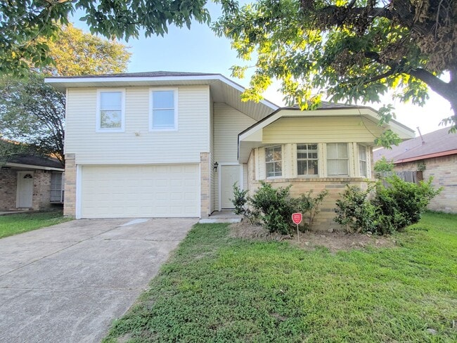 Building Photo - 15215 Peachmeadow Ln