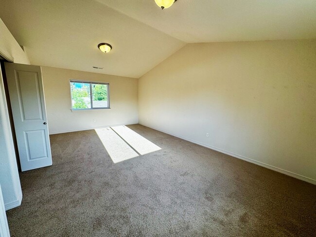 Building Photo - Spacious 3-4 Bedroom Home with Low Mainten...