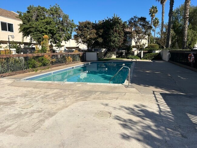 Building Photo - VERY NICE 2BD & 2.5BA CONDO IN PARAMOUNT