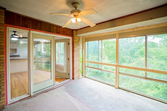 Building Photo - Geneva on College Hill