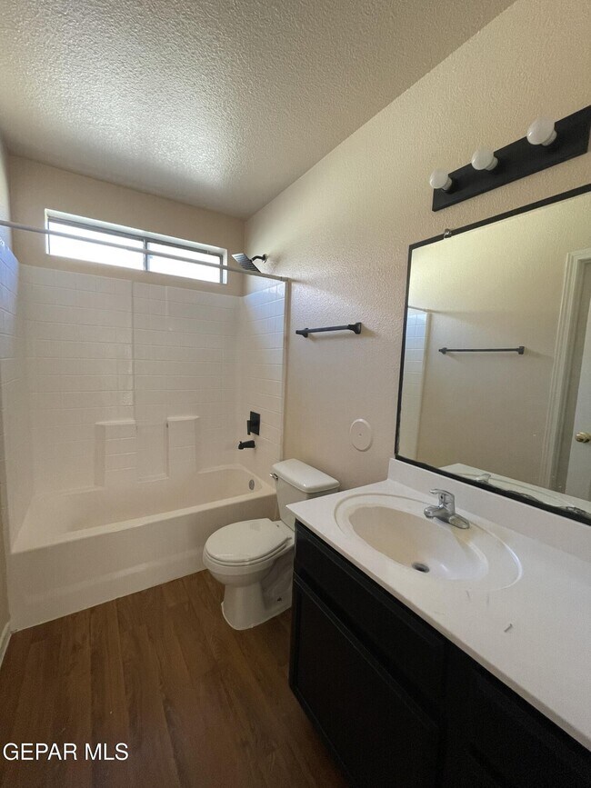 Building Photo - 3425 Scarlet Point Dr