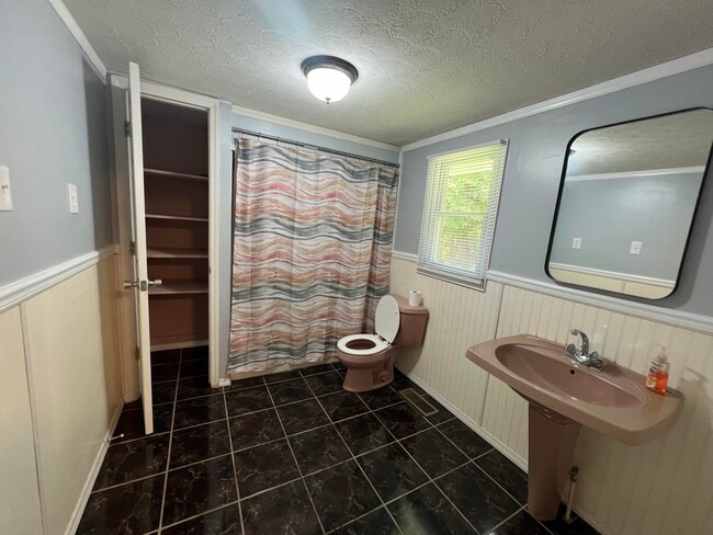 Building Photo - 384 Norvell Rd