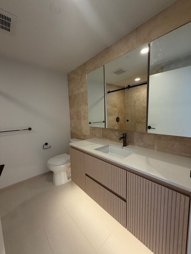 Building Photo - $4200, 1BR/1BA/1PKG Secured, The Park @Ward Village, Luxury Living