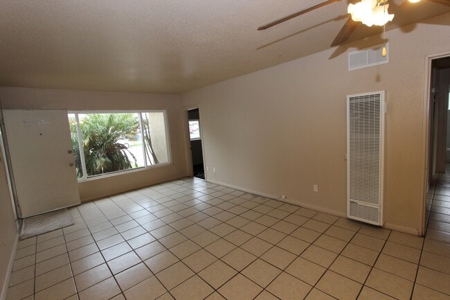 Building Photo - 3 Bedroom 1 Bathroom Home in San Diego