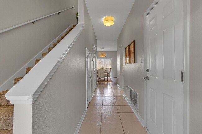Building Photo - Destin 3 Bedroom Townhome with a Garage!
