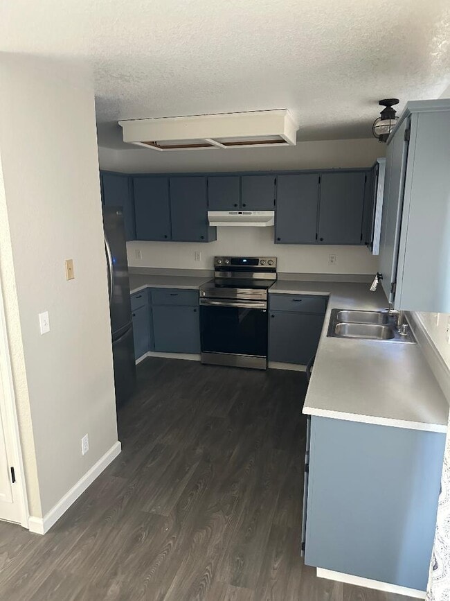 Building Photo - 1325 Oak Ridge Dr