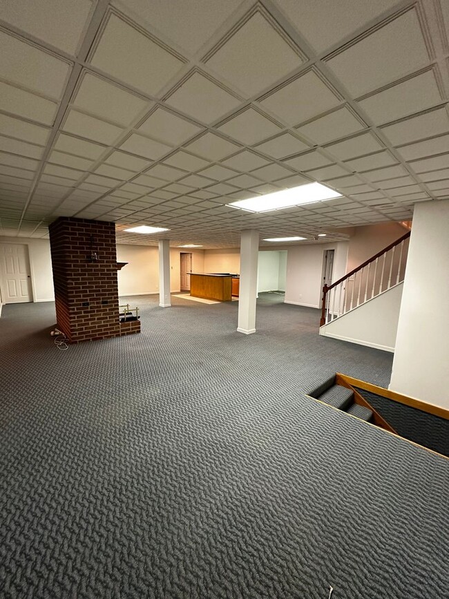 Building Photo - 1250-1254 Evans City Rd
