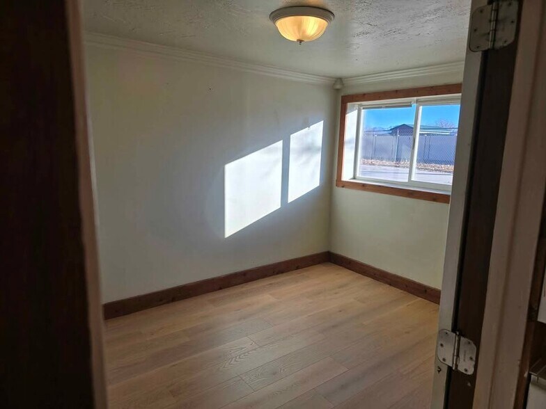 Building Photo - 13551 Rose Canyon Rd
