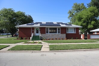 Building Photo - 8755 S Fairfield Ave