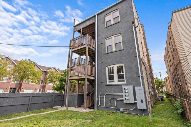 Building Photo - 1101 S Oak Park Ave