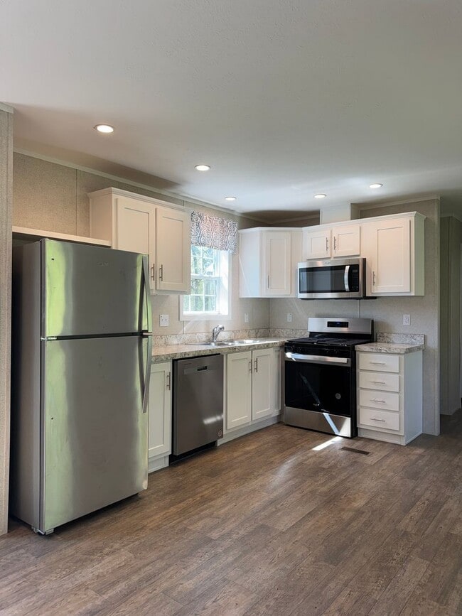 Building Photo - 465 Royal Manor Rd