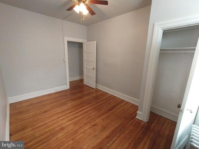 Building Photo - 307 Dolphin St