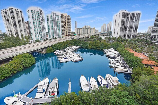 Building Photo - 3500 Mystic Pointe Dr