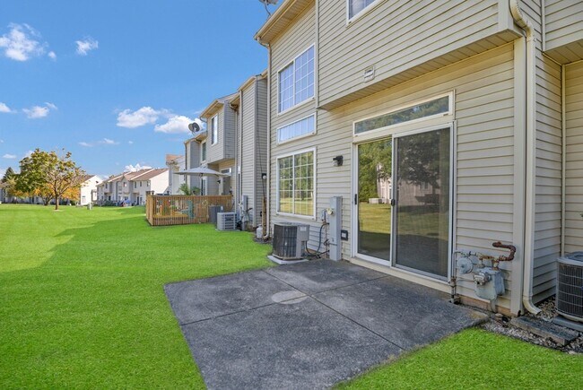 Building Photo - 951 Viewpoint Dr