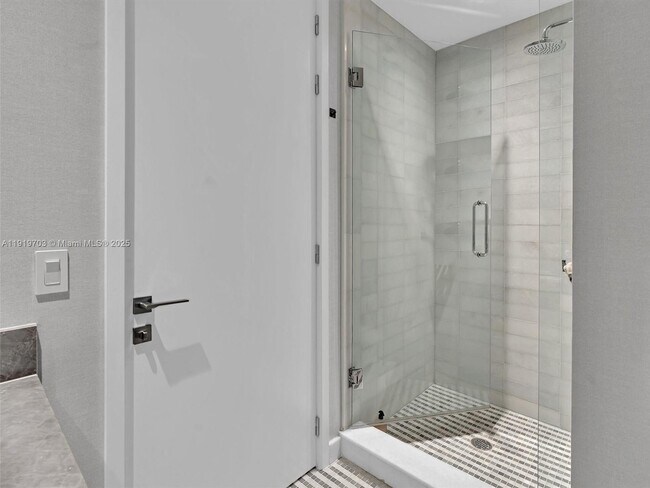 Building Photo - 700 NE 26th Terrace