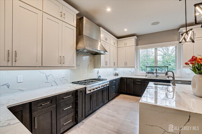 Building Photo - 3979 Park Ave