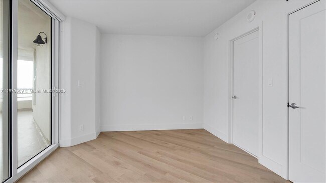 Building Photo - 555 NE 34th St