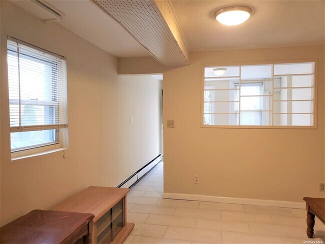 Primary Photo - 22-13 41st St