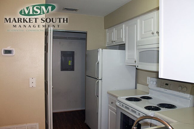 Building Photo - GATED COMMUNITY - HOOVER CREEK PLANTATION