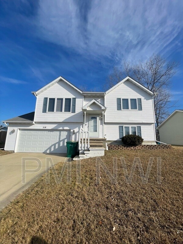 Primary Photo - 219 Sandalwood Dr