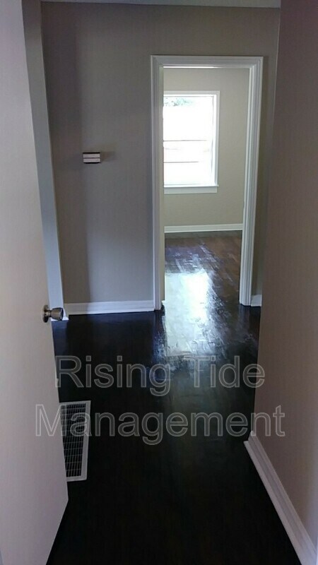 Building Photo - 816 Hillview Dr