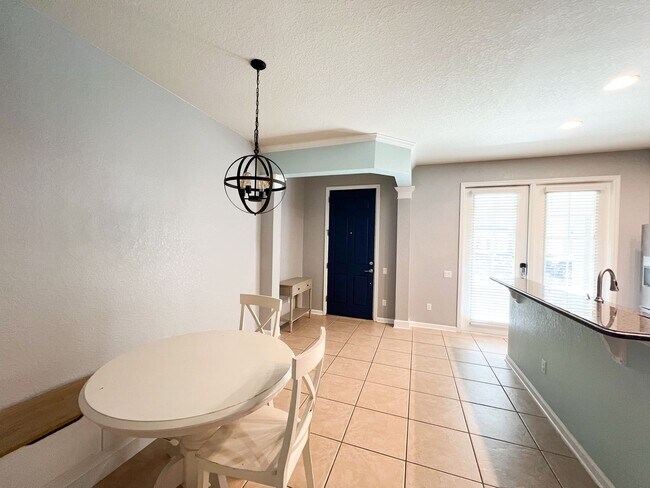 Building Photo - Stunning 3/2.5 Windermere Townhome