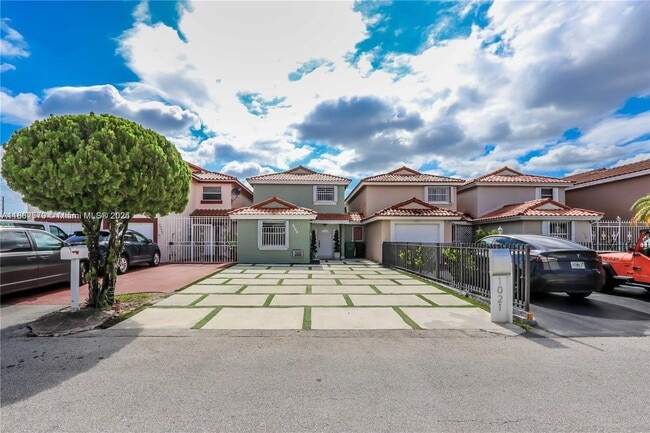 Primary Photo - 1021 SW 104th Ct