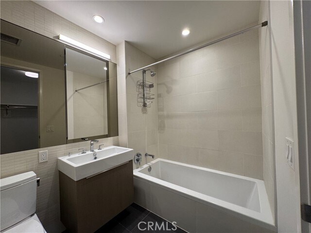 Building Photo - 889 Francisco St