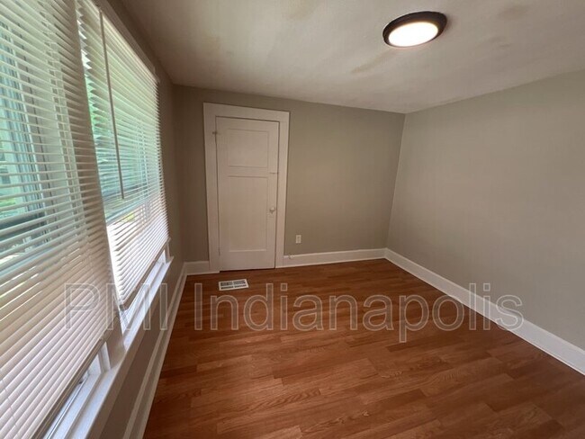 Building Photo - 310 N Riley Ave