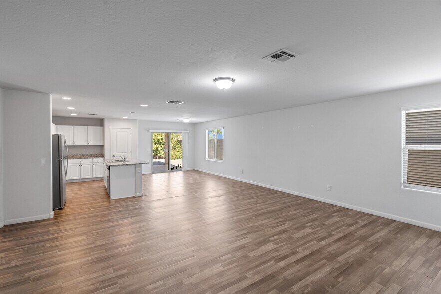 Building Photo - 2084 E Velvet Pl