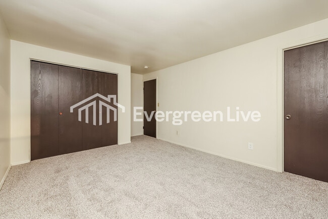 Building Photo - 8811 Foxgate Ct